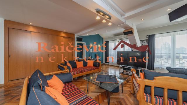 Stan, Petosoban, Izdavanje, 158m2, Karadjordjev trg, Zemun, 22. oktobra