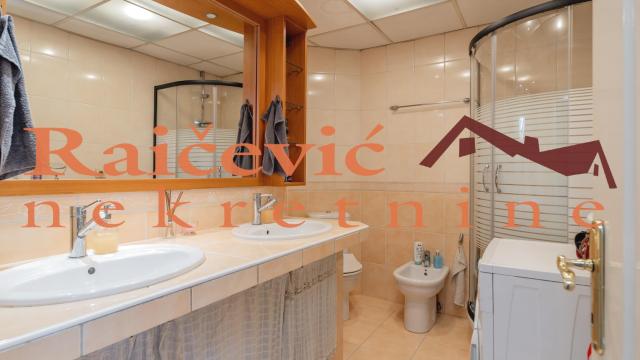 Stan, Petosoban, Izdavanje, 158m2, Karadjordjev trg, Zemun, 22. oktobra