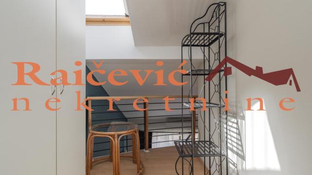 Stan, Petosoban, Izdavanje, 158m2, Karadjordjev trg, Zemun, 22. oktobra
