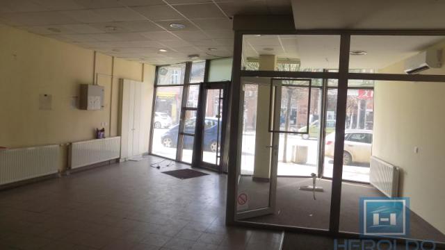 Poslovni prostor, Izdavanje, 213m2, Centar, Gradska lokacija, Paraćin