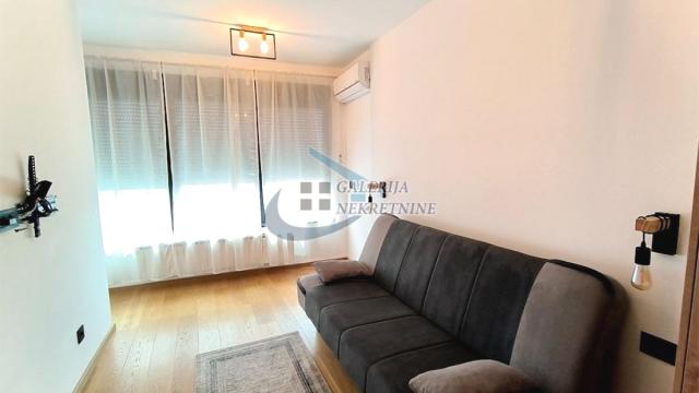 Stan, četvorosoban, Izdavanje, 88m2, Crveni krst, Vračar, Gročanska