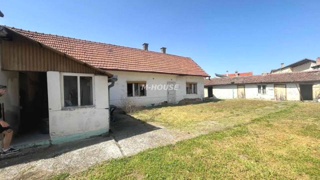 Kuća, Trosoban, Prodaja, 112m2, Logor, Gradska lokacija, Sombor
