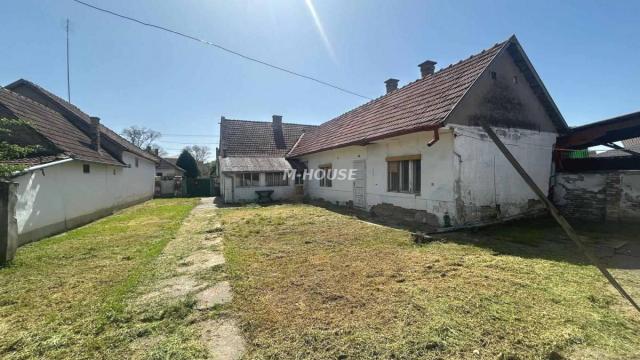 Kuća, Trosoban, Prodaja, 112m2, Logor, Gradska lokacija, Sombor