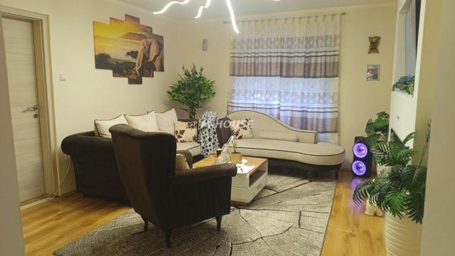 Kuća, Trosoban, Prodaja, 104m2, Selenča, Gradska lokacija, Sombor