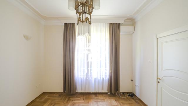 Kuća, Petosoban i veći, Izdavanje, 448m2, Malog Radojice