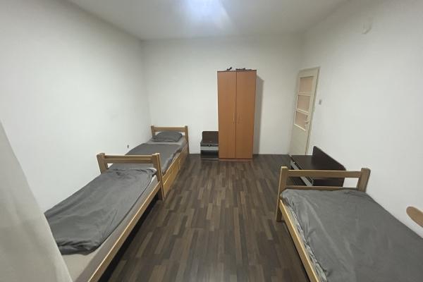 izdavanje, soba,
dobanovci-surcin-beograd, 887167, trokrevetna-dobanovci