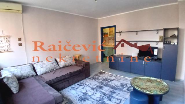 Stan, Jednoiposoban, Izdavanje, 37m2, Blok 4 (Politehnička akademija), Novi Beograd, Pariske Komune