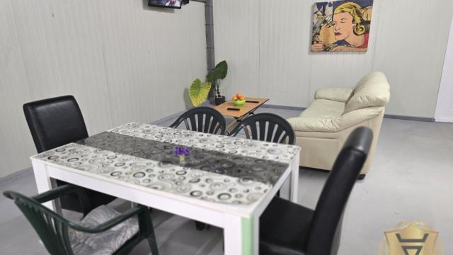 Kuća, Izdavanje, 300m2, Radiofar, Surčin, Beograd