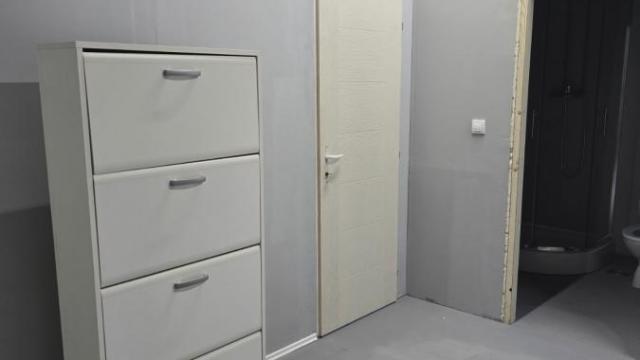 Kuća, Izdavanje, 300m2, Radiofar, Surčin, Beograd
