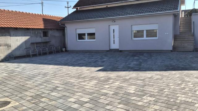 Kuća, Petosoban, Prodaja, 160m2, Batajnica, Zemun, Novosadska 32