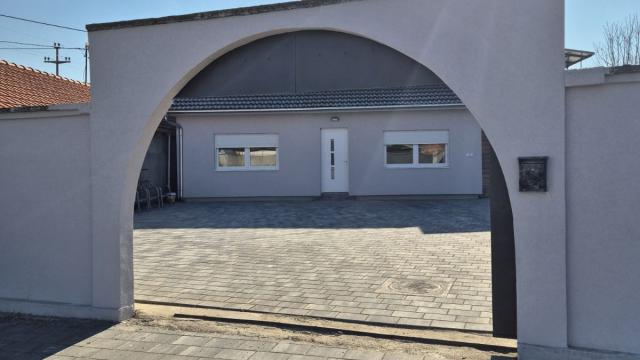 Kuća, Petosoban, Prodaja, 160m2, Batajnica, Zemun, Novosadska 32
