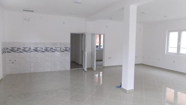 Poslovni prostor, Izdavanje, 100m2, Gloždak, Gradska lokacija, Paraćin