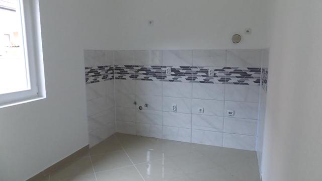 Poslovni prostor, Izdavanje, 100m2, Gloždak, Gradska lokacija, Paraćin