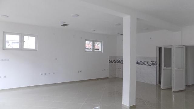 Poslovni prostor, Izdavanje, 100m2, Gloždak, Gradska lokacija, Paraćin