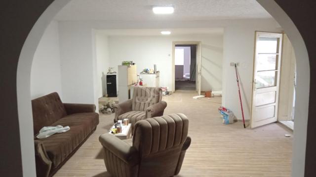 Kuća, Trosoban, Prodaja, 175m2, Doroslovo, Okolno mesto, Sombor