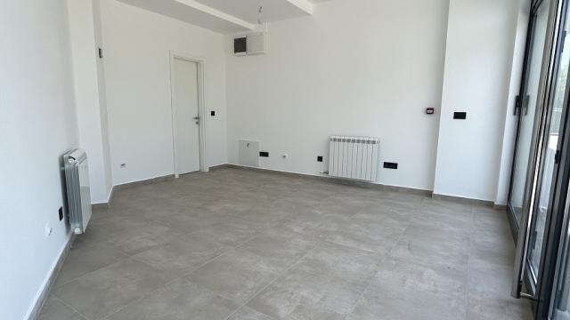 Poslovni prostor, Jednosoban, Izdavanje, 26m2, Dragoslava Srejovića