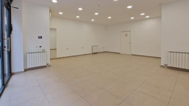 Poslovni prostor, Dvosoban, Izdavanje, 58m2, Novopazarska