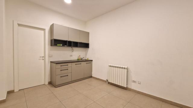 Poslovni prostor, Dvosoban, Izdavanje, 58m2, Novopazarska