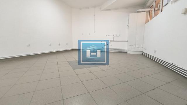 Poslovni prostor, Izdavanje, 273m2, Centar, Gradska lokacija, Ćuprija