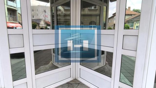 Poslovni prostor, Izdavanje, 273m2, Centar, Gradska lokacija, Ćuprija