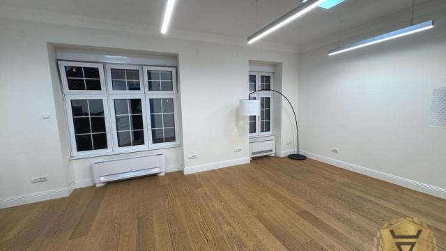 Stan, Petosoban, Izdavanje, 145m2, Centar, Stari grad, Kosovska