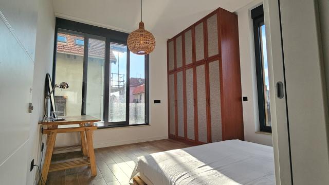 Stan, četvorosoban, Izdavanje, 93m2, Preradovićeva