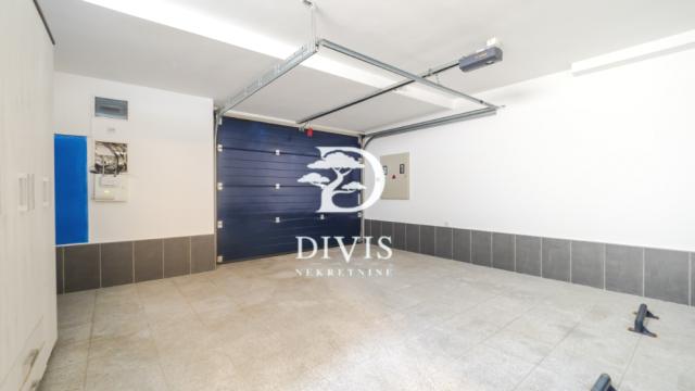 Kuća, Petosoban i veći, Izdavanje, 209m2, Rakovička
