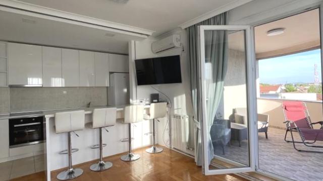 Stan, Dvosoban, Izdavanje, 66m2, Altina, Zemun, Slobodana Đurića