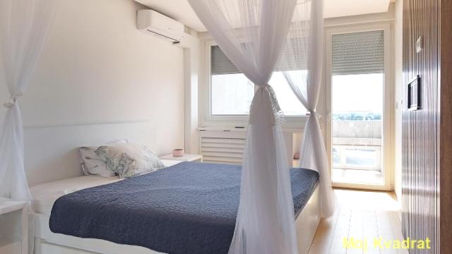 Stan, Dvoiposoban, Izdavanje, 66m2, Karadjordjev trg, Zemun, Karađorđeva