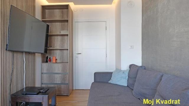 Stan, Dvoiposoban, Izdavanje, 66m2, Karadjordjev trg, Zemun, Karađorđeva
