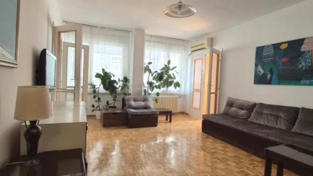 Stan, četvorosoban, Izdavanje, 94m2, YUBC, Novi Beograd, Bulevar Mihajla Pupina