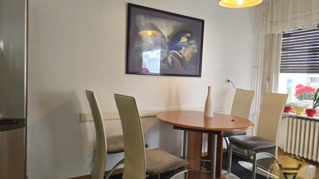 Stan, četvorosoban, Izdavanje, 94m2, YUBC, Novi Beograd, Bulevar Mihajla Pupina