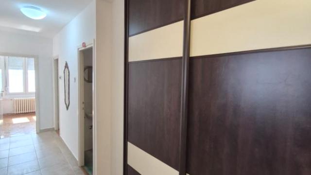 Stan, četvorosoban, Izdavanje, 94m2, YUBC, Novi Beograd, Bulevar Mihajla Pupina
