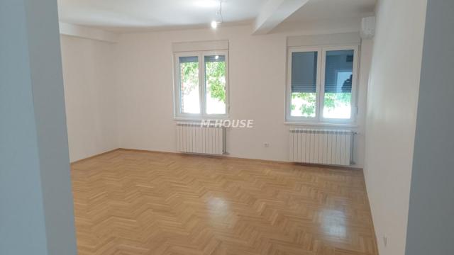 Stan, Dvosoban, Prodaja, 72m2, Centar, Gradska lokacija, Sombor