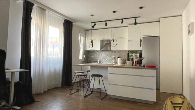 Stan, Dvosoban, Izdavanje, 69m2, London, Stari grad, Birčaninova
