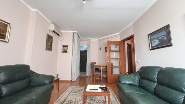 Stan, Dvoiposoban, Prodaja, 52m2, Dečanska