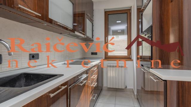 Stan, četvorosoban, Prodaja, 104m2, Crveni krst, Vračar, Save Tekelije