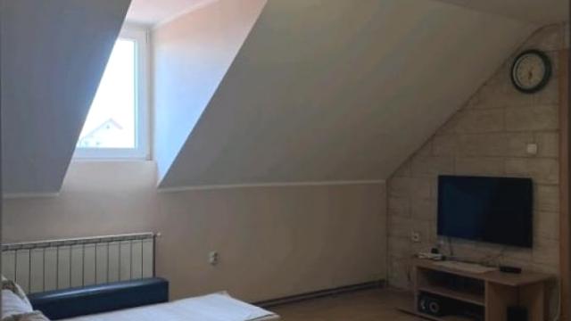 Stan, Troiposoban, Izdavanje, 90m2, Altina, Zemun, Crvenih javorova