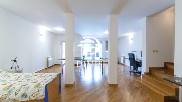 Kuća, Petosoban i veći, Prodaja, 302m2, Anice Savić Rebac