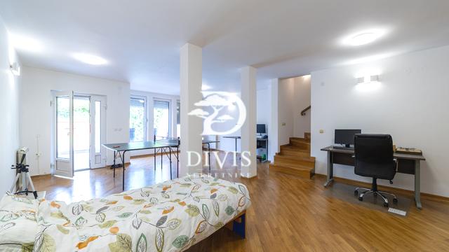 Kuća, Petosoban i veći, Prodaja, 302m2, Anice Savić Rebac