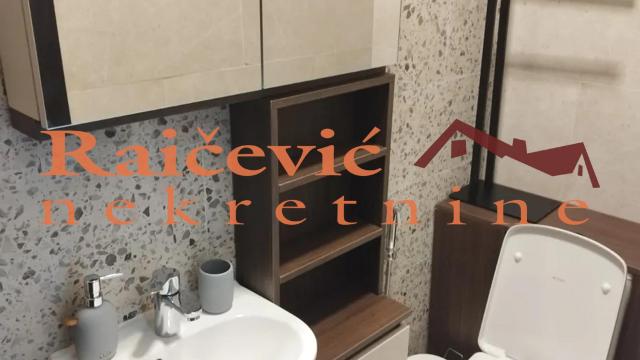 Stan, četvorosoban, Prodaja, 79m2, Centar, Savski venac, Risanska