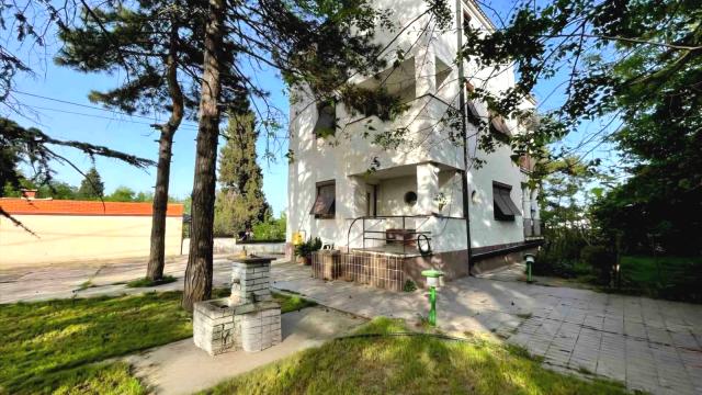 Kuća, Petosoban i veći, Prodaja, 402m2, Kalvarija, Zemun, Dr Nedeljka Ercegovca