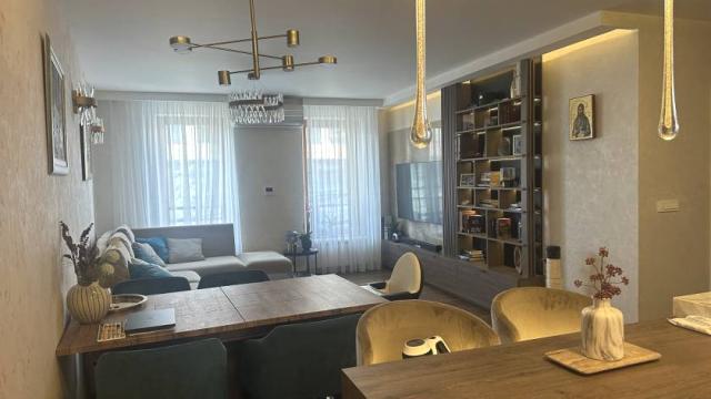 Stan, četvorosoban, Prodaja, 110m2, Južni bulevar