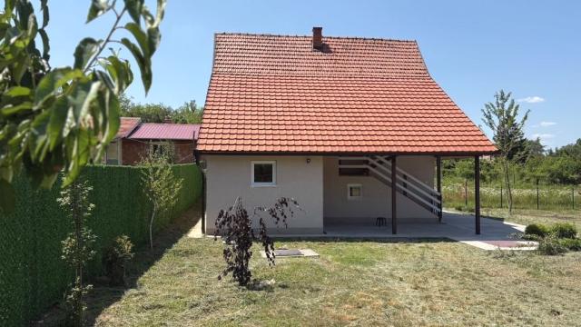 Kuća, četvorosoban, Prodaja, 127m2, Krčedin, Okolno mesto, Tecin put