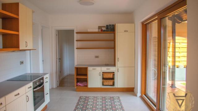 Kuća, četvoroiposoban, Izdavanje, 145m2, Gornji grad, Zemun, Ugrinovačka