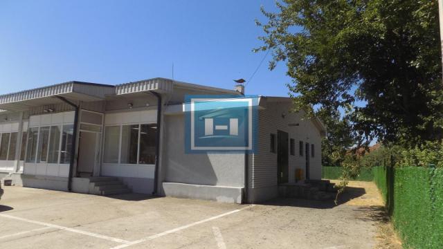 Poslovni prostor, Izdavanje, 322m2, Gloždak, Gradska lokacija, Paraćin