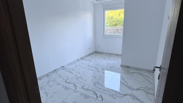 Stan, četvorosoban, Prodaja, 111m2, Nova Pazova, Okolno mesto, Cara Dusana
