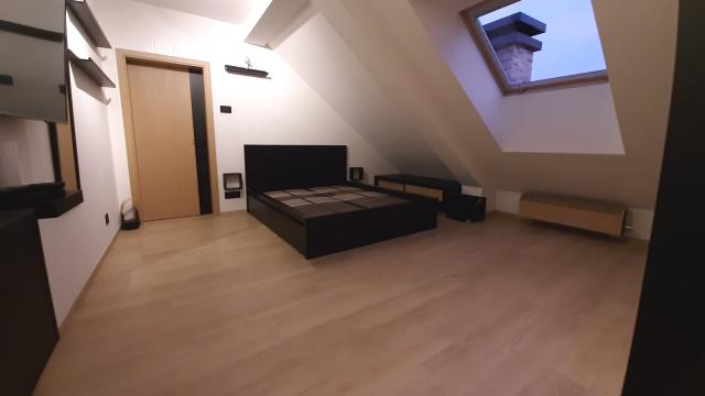 Stan, Troiposoban, Prodaja, 240m2, Laze Kostica