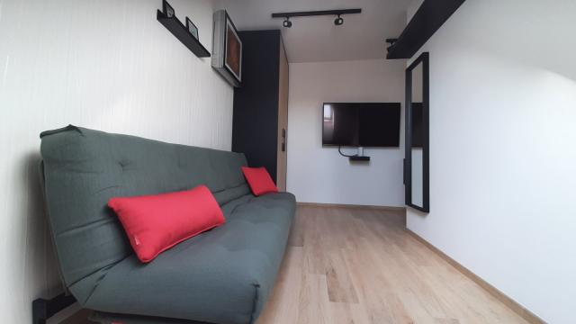 Stan, Troiposoban, Prodaja, 240m2, Laze Kostica