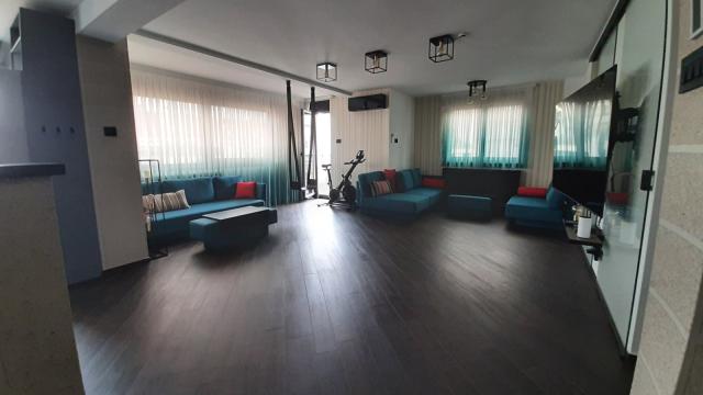 Stan, Troiposoban, Prodaja, 240m2, Laze Kostica